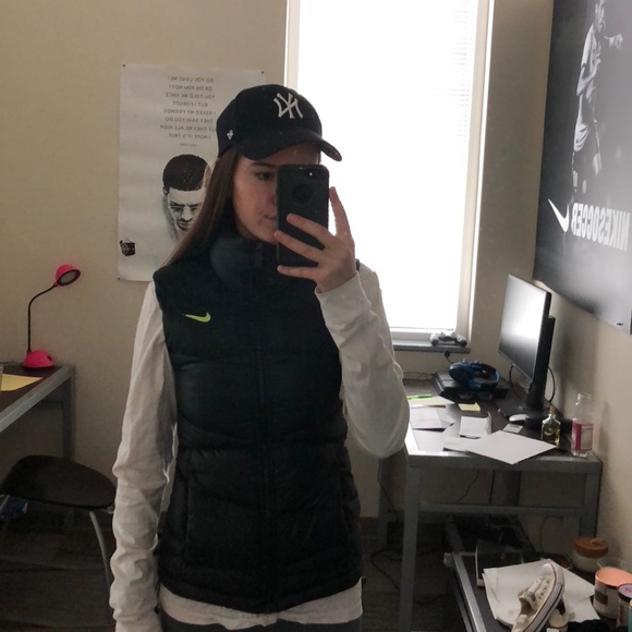 Nike Vest - Picture 8 of 8
